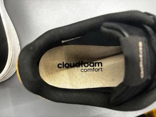 Zapatillas Adidas de cuero negras
