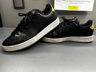 Zapatillas Adidas de cuero negras

