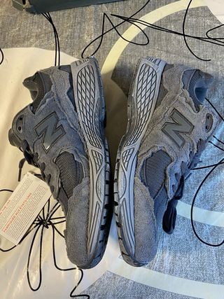 Zapatos New Balance 2002R Gris
