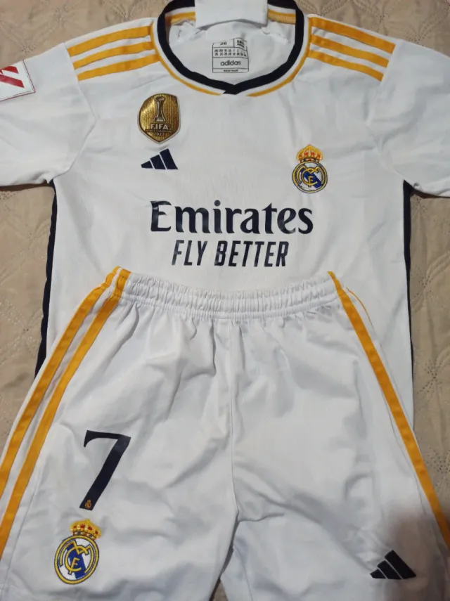 Equipación Real Madrid Vini Jr. Talla 26