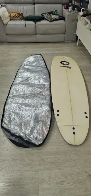 Tabla de surf con funda Dakine