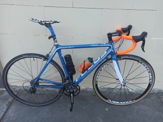 Bicicleta carretera Focus Cayo Azul