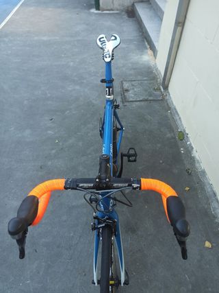 Bicicleta carretera Focus Cayo Azul