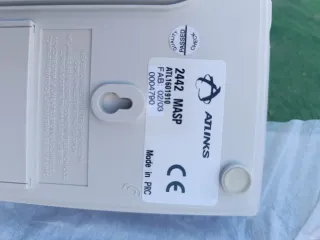 Teléfono fijo negro con identificador de llamadas