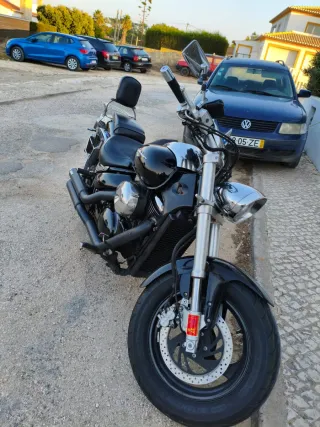 Moto custom Suzuki intrauder m 800