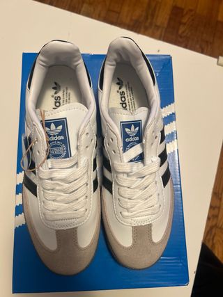 Zapatillas Adidas Blancas y Grises