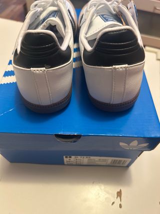 Zapatillas Adidas Blancas y Grises