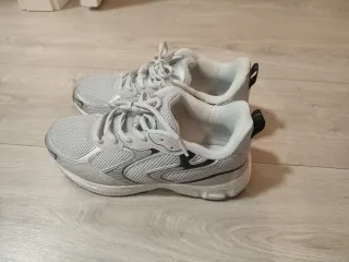 Zapatillas deportivas blancas