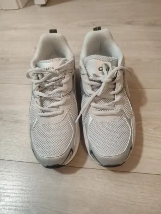 Zapatillas deportivas blancas