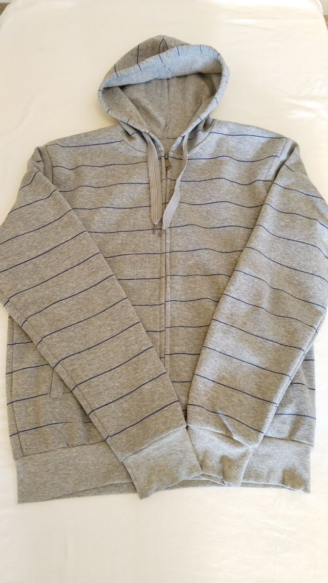 2 sudaderas con capucha, grise y negras