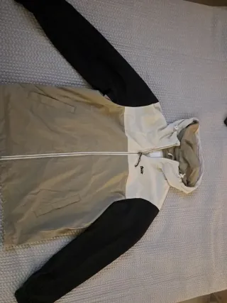 Chaqueta Pull&Bear beige y negra