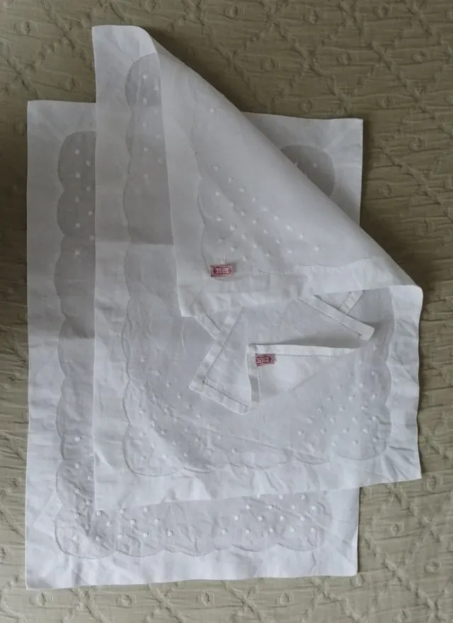 Manteles individuales de La Cuca bordados + REGALO