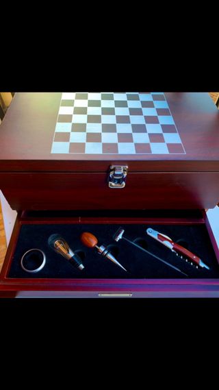Estuche Lujo Ajedrez y Set Vino