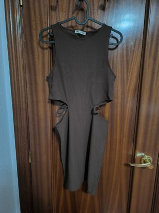 Vestido Pull&Bear marrón con cutouts Talla M