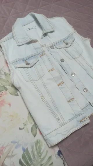 Chaqueta vaquera Zara sin mangas T.8-9