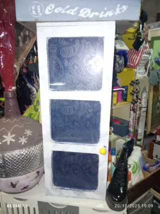 Armadio piccolo bianco e blu