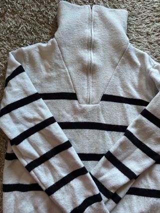 Sudadera Shein rayas blancas y negras