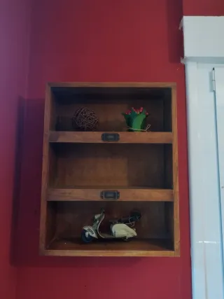 Estantería decorativa de madera