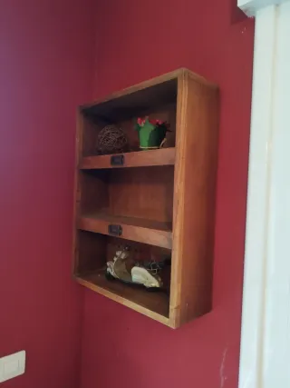 Estantería decorativa de madera