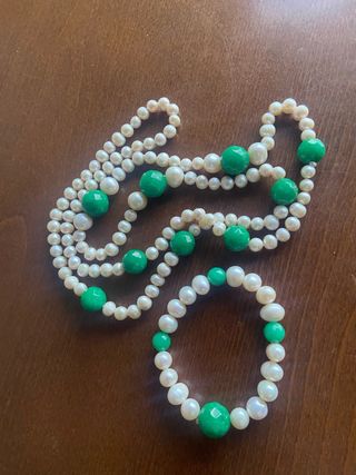 collar y pulsera d Perlas y esmeraldas rústicas