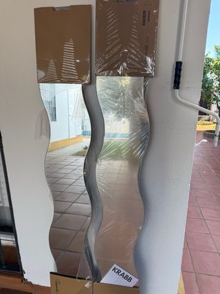 Espejo Ikea ondulado muy original .
