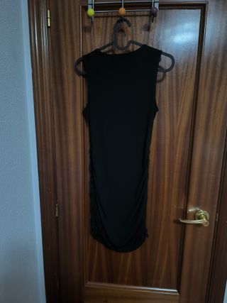 Vestido negro tirantes fruncido lateral