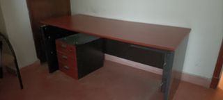 Mesa de escritorio madera y metal