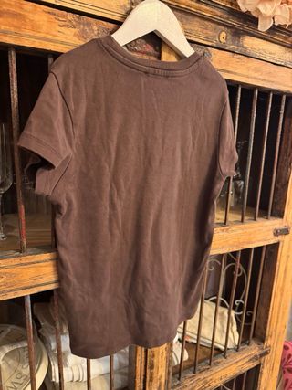 Camiseta Stradivarius Boston 1981 Marrón