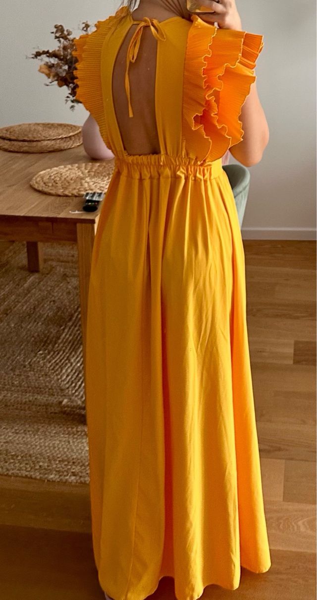 Vestido largo naranja con volantes