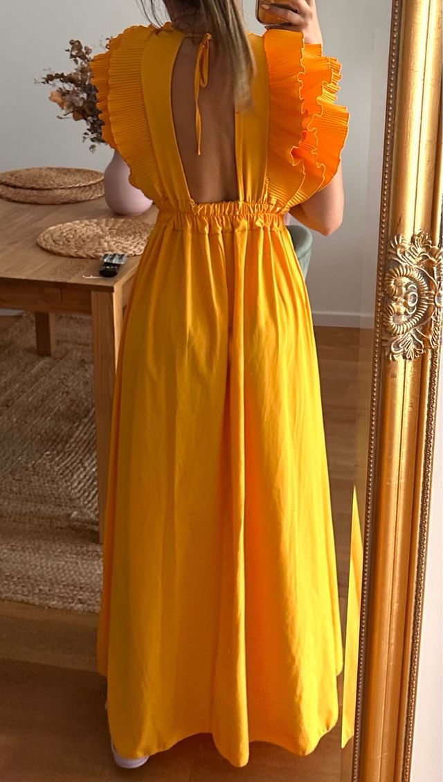 Vestido largo naranja con volantes