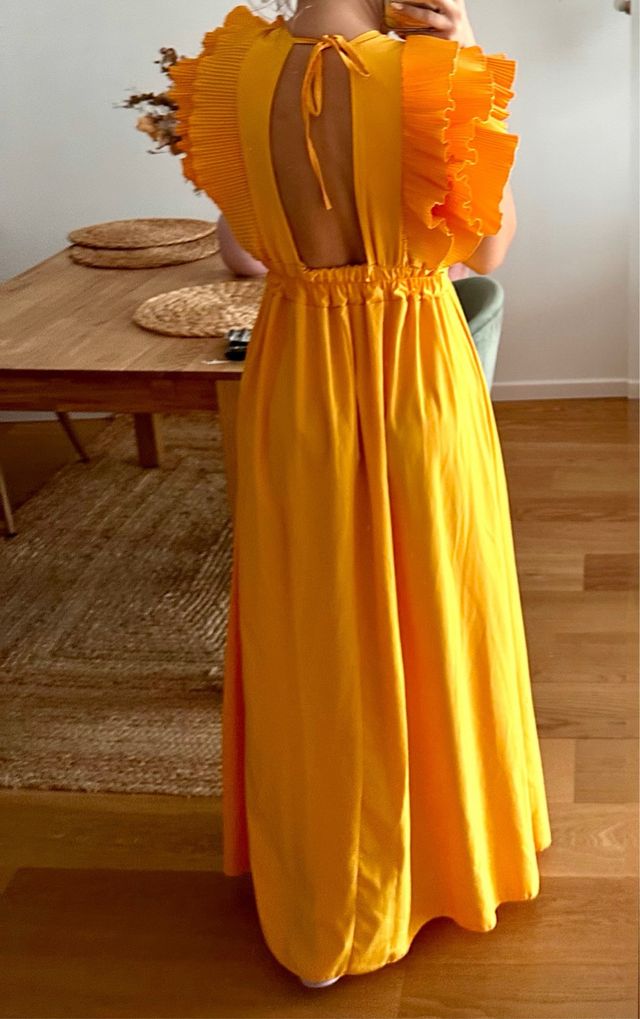 Vestido largo naranja con volantes