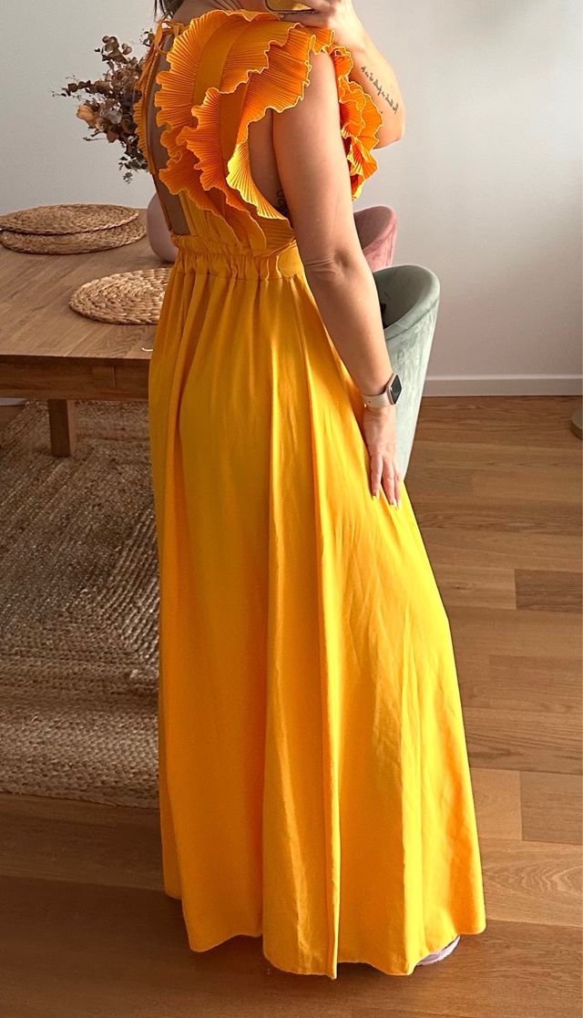 Vestido largo naranja con volantes