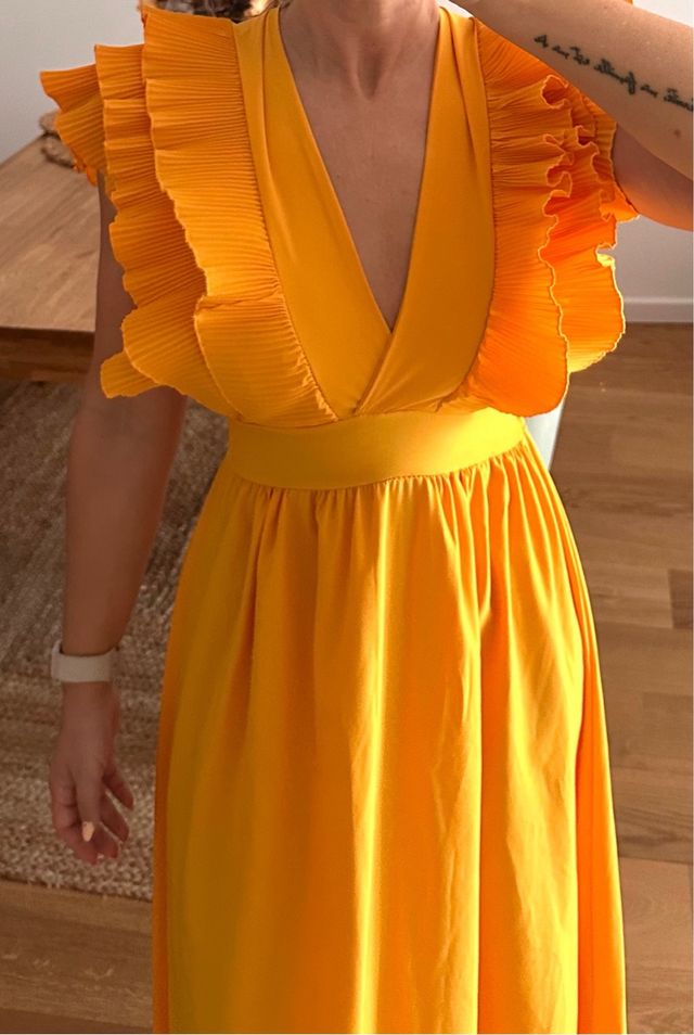 Vestido largo naranja con volantes