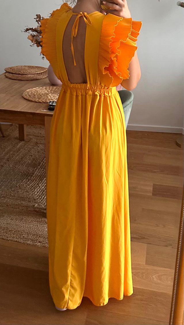 Vestido largo naranja con volantes