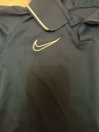Polo Nike azul y blanco niño