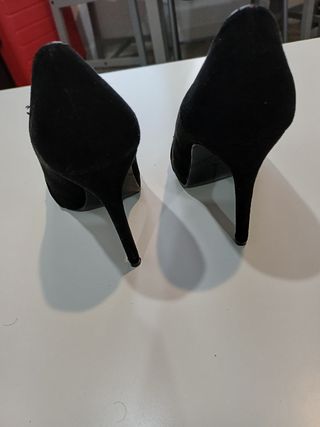 Tacones elegantes negros