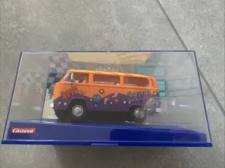 Carrera Digital 132 VW Bus T2 Peace and Love