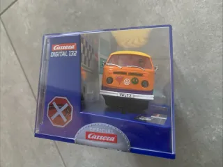 Carrera Digital 132 VW Bus T2 Peace and Love