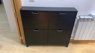 Scarpiera in legno nero a 4 fori