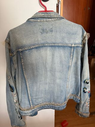 Chaqueta tejana Desigual bordada Talla XL 