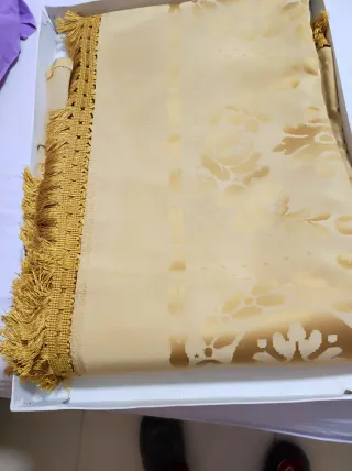 Colcha dorada cama 135