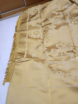 Colcha dorada cama 135