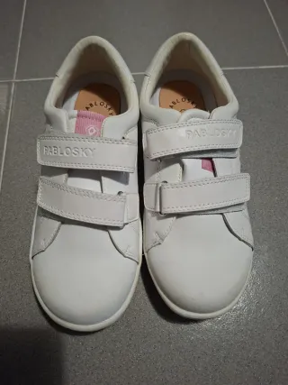 Zapatos Pablosky blancos niña velcro