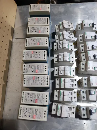 Lote material eléctrico industrial