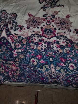 Blusa floral azul y blanca manga corta