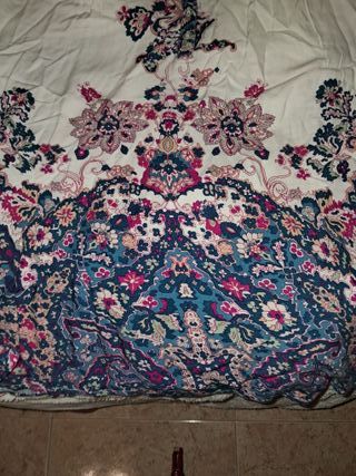 Blusa floral azul y blanca manga corta