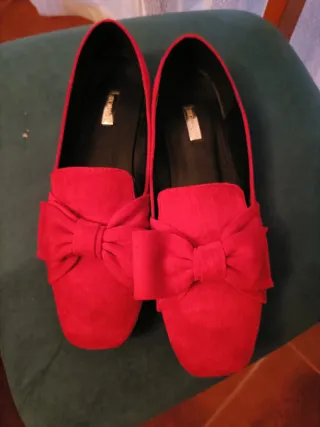 Bailarinas rojas con lazo