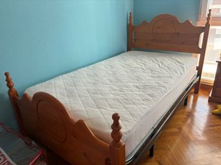 Dormitorio infantil de madera de pino macizo.
