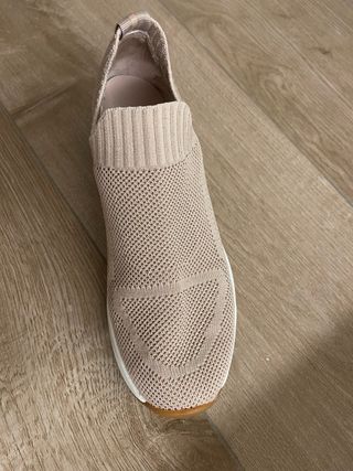 Zapatillas Oysho sin cordones beige