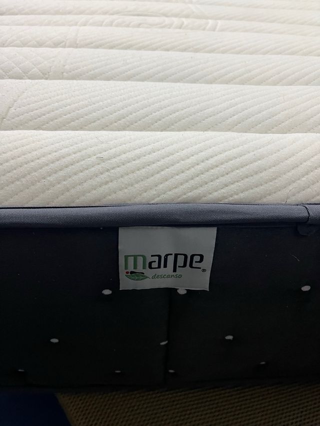 Base imbottita e materasso in memory foam 135x180